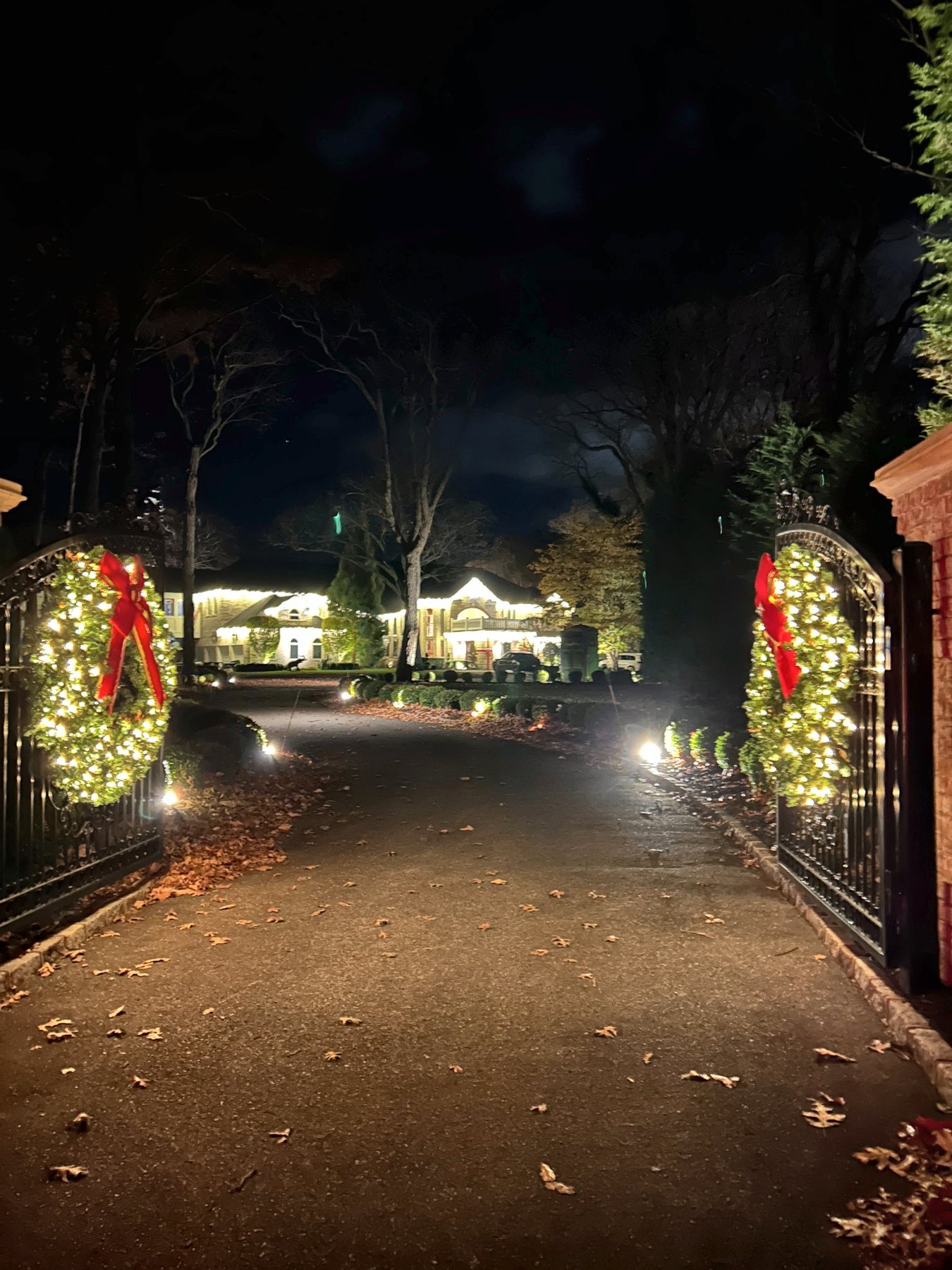 Christmas Illuminations LI holiday lighting installation: Holiday Lights from the Gate