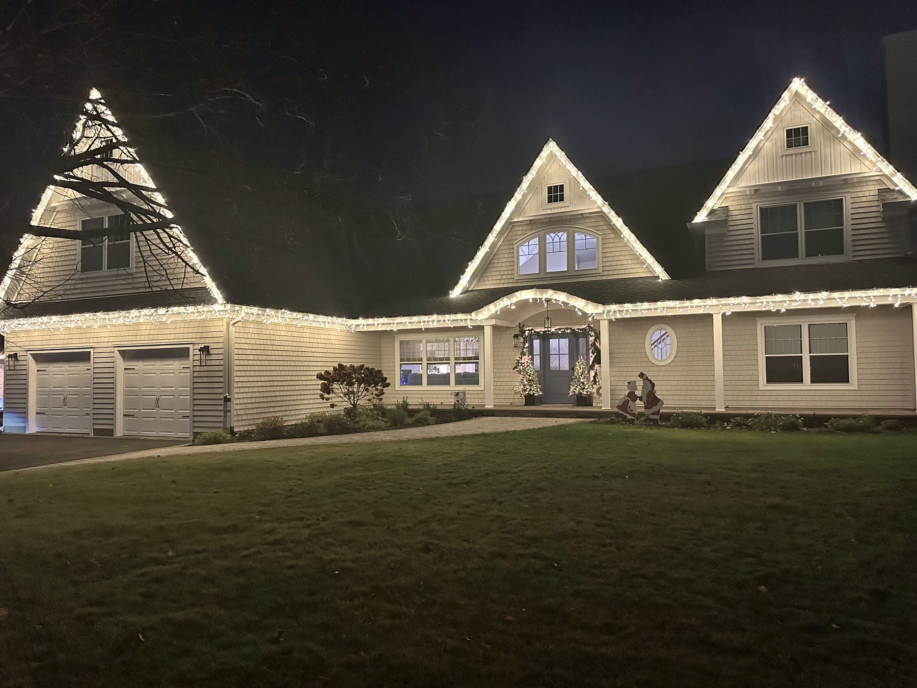 Christmas Illuminations LI holiday lighting installation: Holiday Wreaths & Garlands